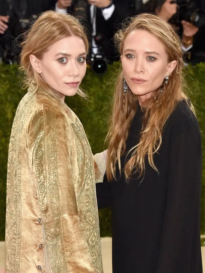 [Bintang] Simpel Minimalis, Inilah 3 Aturan Ikuti Model Rambut Si Kembar Mary Kate-Ashley Olsen