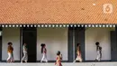 Parade Fashion Show dalam rangkaian acara Bulan Kebangkitan, di Museum Kebangkitan Nasional, Jakarta, Sabtu (21/5/2022). Memperingati Hari Kebangkitan Nasional, Meseum Kebangkitan bekerjasama dengan Belantara Budaya Indonesia menggelar acara dengan tema “Masa Bangkit Wastra dan Budaya”. (Liputan6.com/Johan Tallo)