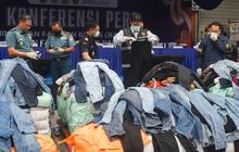 FOTO: Pakaian Bekas Ilegal Senilai Rp 53 Miliar Disita di Tanjung Priok