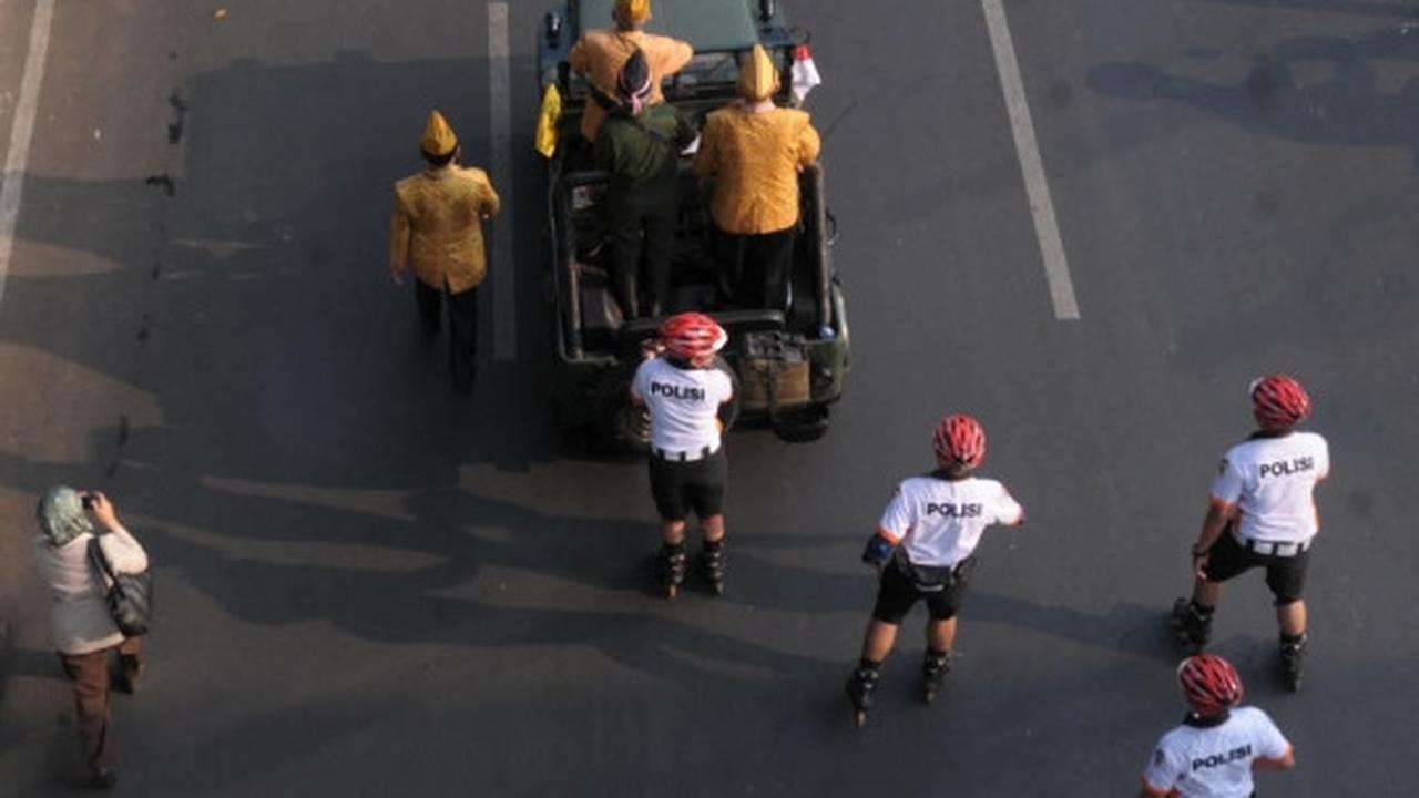 Semarak pawai Hari Veteran, bekas pejuang bawa bambu runcing