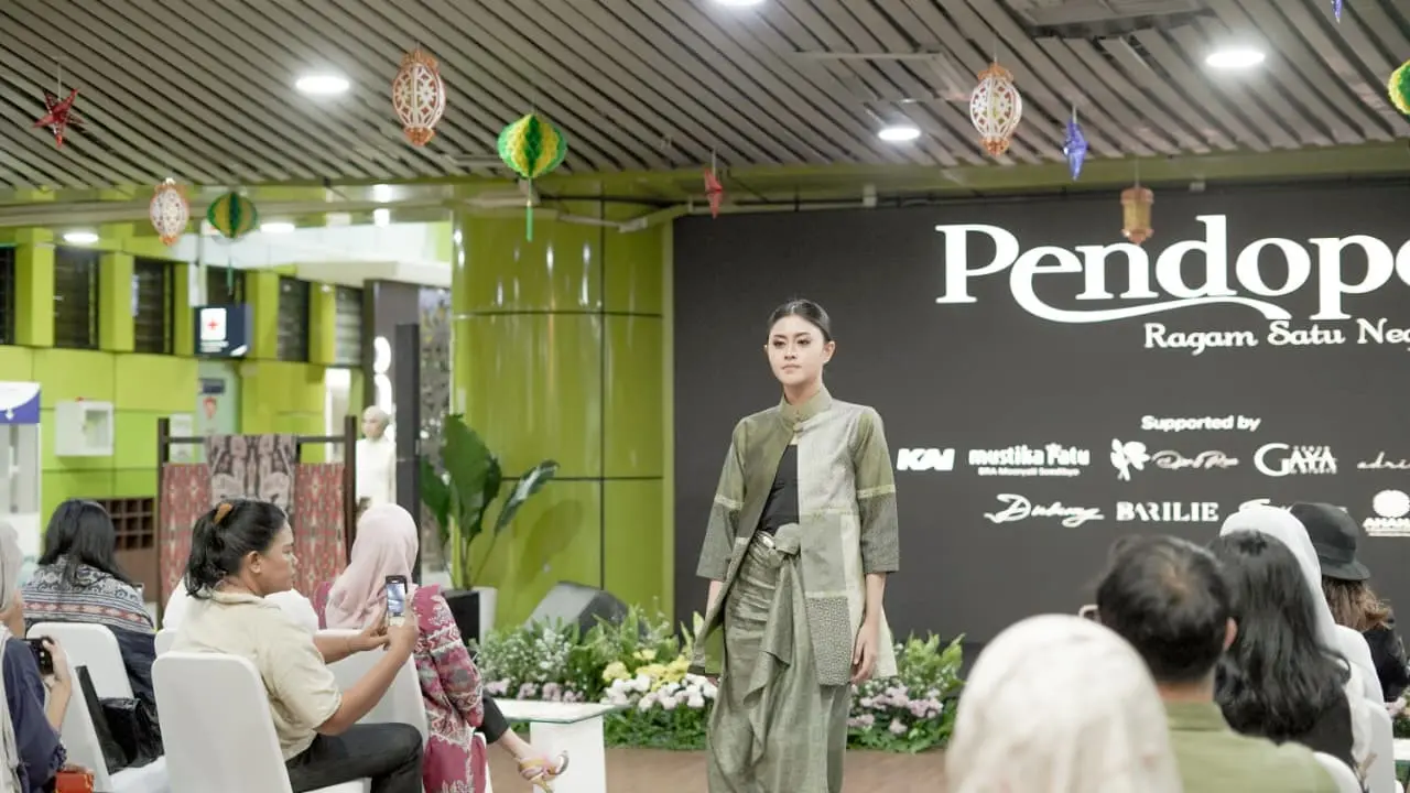 Outer dan Kain Nusantara Jadi Kunci Styling Praktis Saat Mudik
