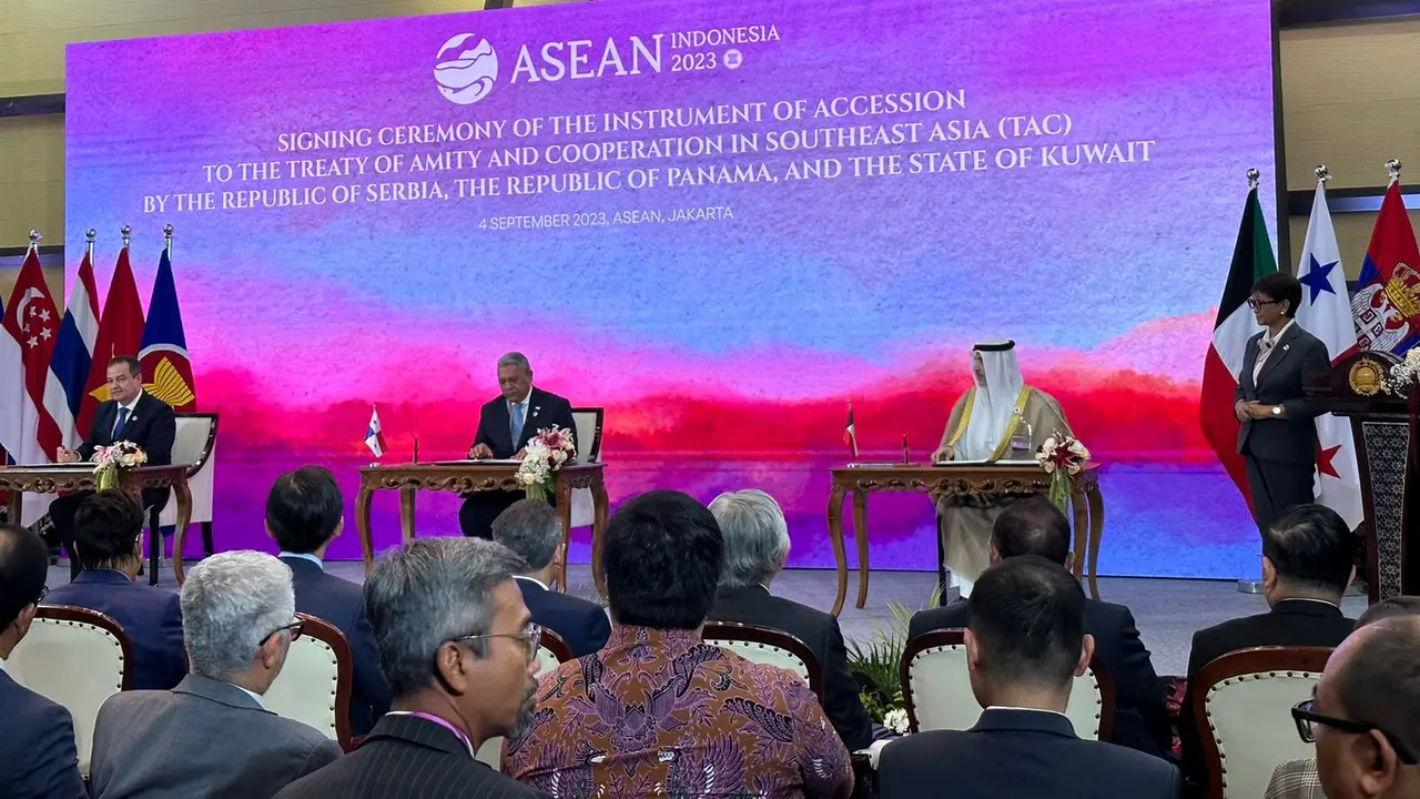 Penandatanganan Traktat Persahabatan dan Kerja Sama (Treaty of Amity and Cooperation/TAC) dengan Panama, Serbia dan Kuwait, dii sela-sela Pertemuan Tingkat Menteri ASEAN, Jakarta, Senin (4/9/2023). (Liputan6/Benedikta Miranti)