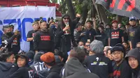 Kembali Turun ke Jalan, Aremania Mendatangi Kejari Kota Malang dengan Tuntutan Berbeda