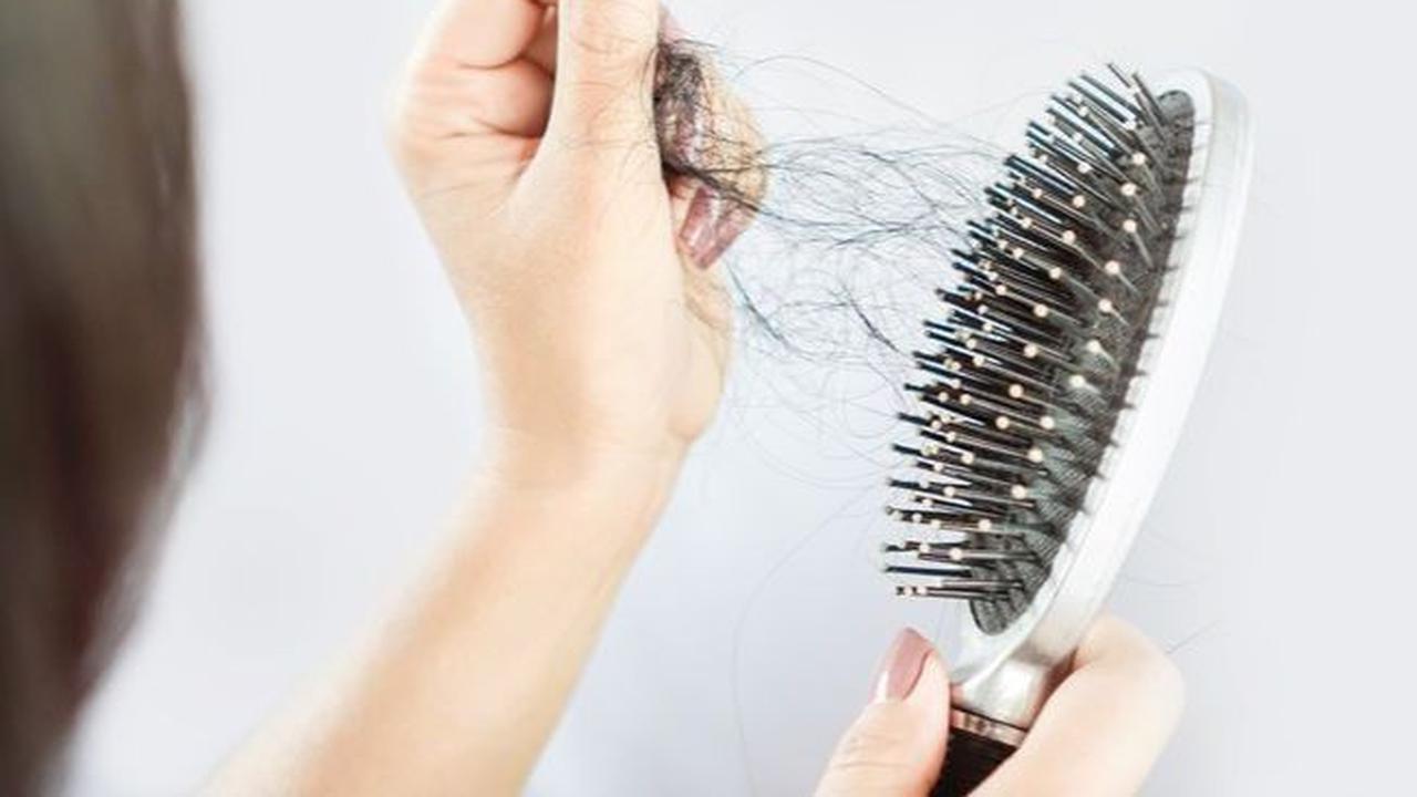 Penyebab Rambut Rontok Berlebihan