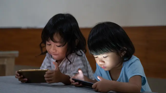 anak kecanduan ponsel