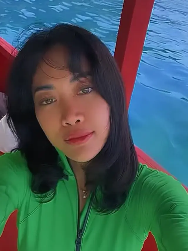 Widi Vierratale kenakan baju renang (Instagram/widikidiwdkdw)