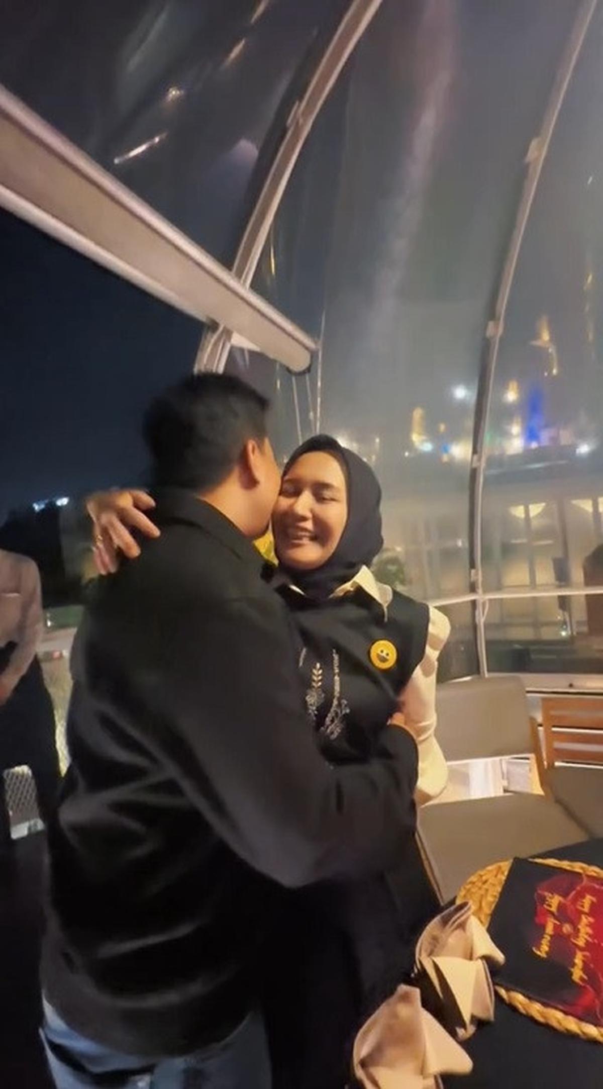 8 Potret Kejutan Ulang Tahun Sahrul Gunawan ke-49 dari sang Istri, Sweet Pakai Banget