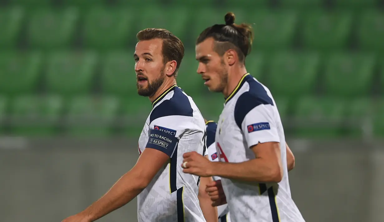Penyerang Hotspurs Tottenham Harry Kane berselebrasi usai mencetak gol ke gawang Ludogorets Razgrad pada pertandingan grup J Liga Europa di Stadion Huvepharma Arena, Razgrad, Bulgaria (5/11/2020). Tottenham menang 3-1 atas Ludogorets Razgrad. (AFP/Nikolay Doychinov)