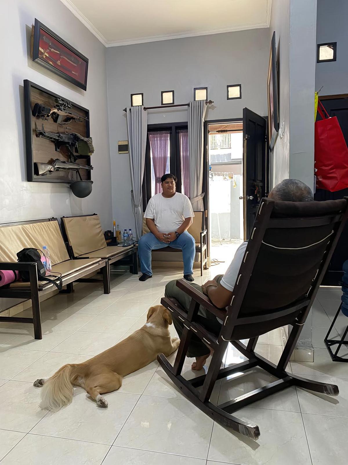 Cowok ini Tegang Banget Bertemu Ayah Pacarnya