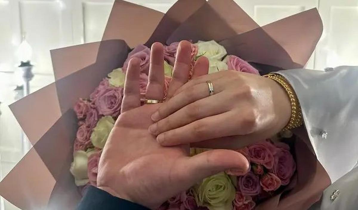 Dalam foto yang diunggah Cemal Faruk di Instagram, wajah calon istrinya tidak ditampilkan dengan jelas. Namun, dari berbagai sumber, diketahui bahwa wanita yang dilamar oleh Cemal adalah orang Turki.