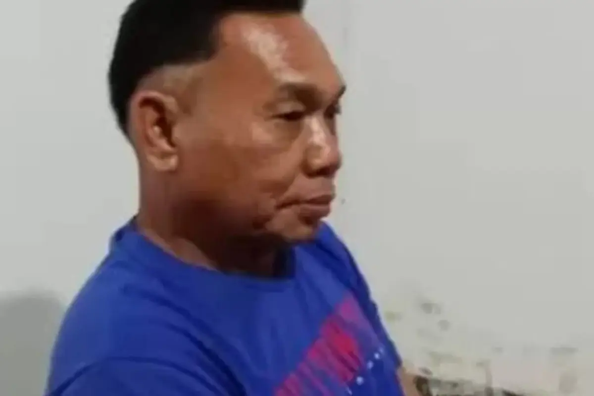 Pelaku penyiraman saat ditangkap polisi. (Foto: Istimewa/Ola Keda)