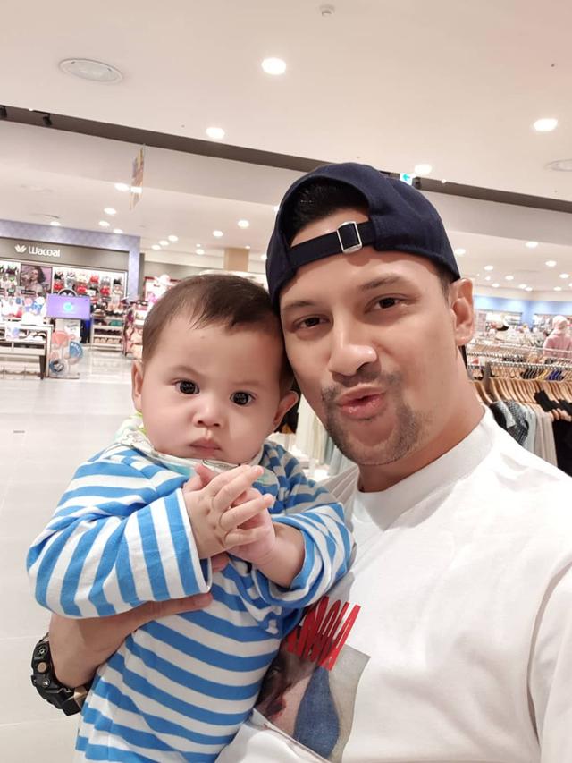 Jarang Terekspos, Ini 6 Momen Manis Lucky Perdana dan Buah Hati