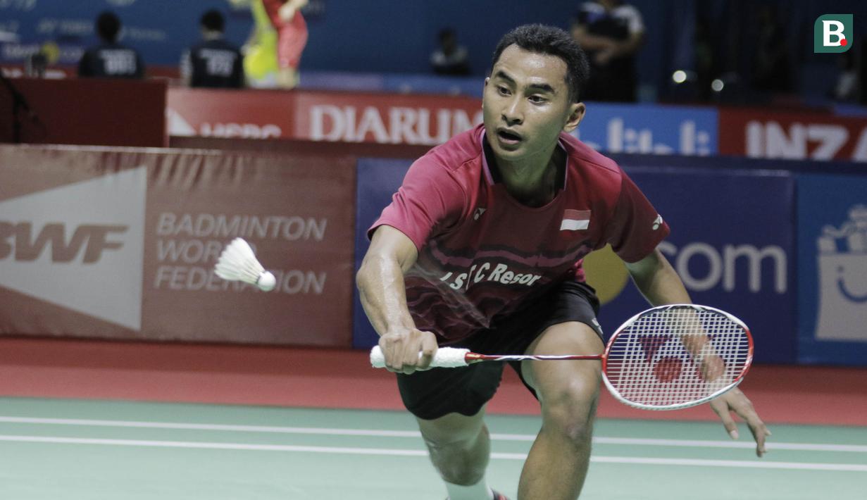 Tunggal putra Indonesia, Tommy Sugiarto, saat melawan wakil Taiwan, Chou Tien Chen, pada Indonesia Open di Istora Senayan, Kamis, (5/7/2018). Tommy SUgiarto menang 21-13 14-21 21-18. (Bola.com/M Iqbal Ichsan)