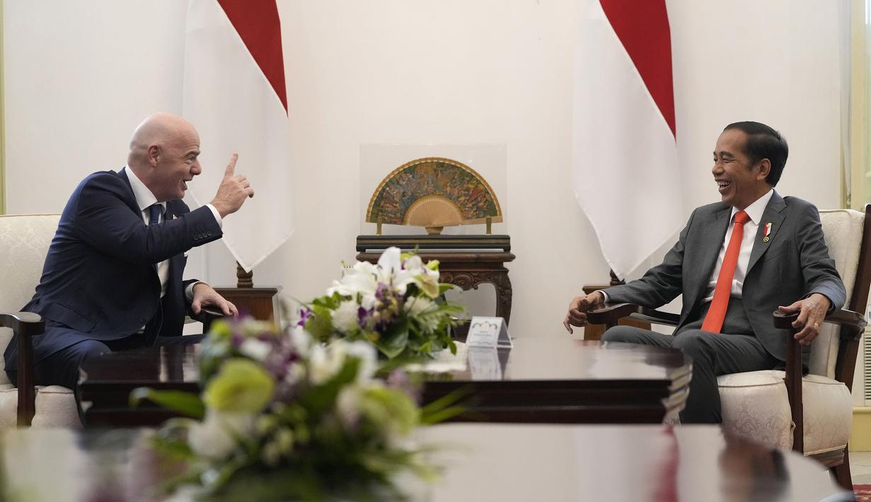 Kedatangannya ke Jakarta merupakan lanjutan atas rencana besar transformasi sepak bola Indonesia terkait buntut dari kasus tragedi Kanjuruhan. (AP/Achmad Ibrahim)