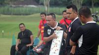 Persika melakukan uji coba dalam tur pramusim ke wilayah DI Yogyakarta dan Jawa Tengah. (Bola.com/Ronald Seger Prabowo)