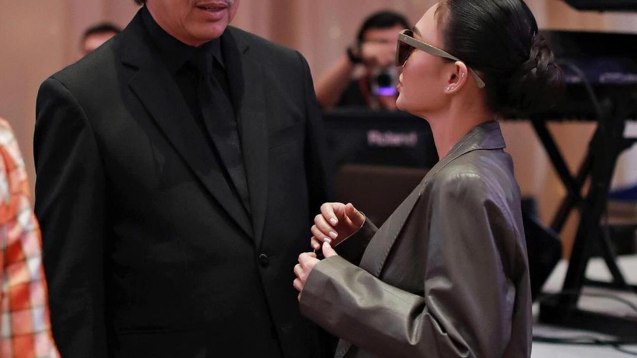 7 Potret Terbaru Yuni Shara Tampil Stunning dengan Jaket Kulit