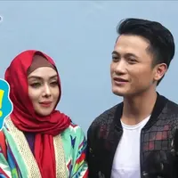 Terry Putri menjalani hubungan jarak jauh dengan kekasih barunya, Tirta ‘Drive’. 