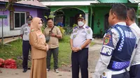 Bupati Berau Sri Juniarsih usai meninjau beberapa titik jalan mengungkapkan banyak jalan mengalami kerusakan akibat dampak dari aktivitas angkutan batubara. (foto: Zuhri)