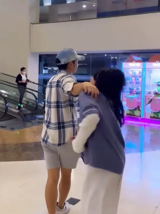 Nicky Tirta dan anaknya (Instagram/nickytirta)