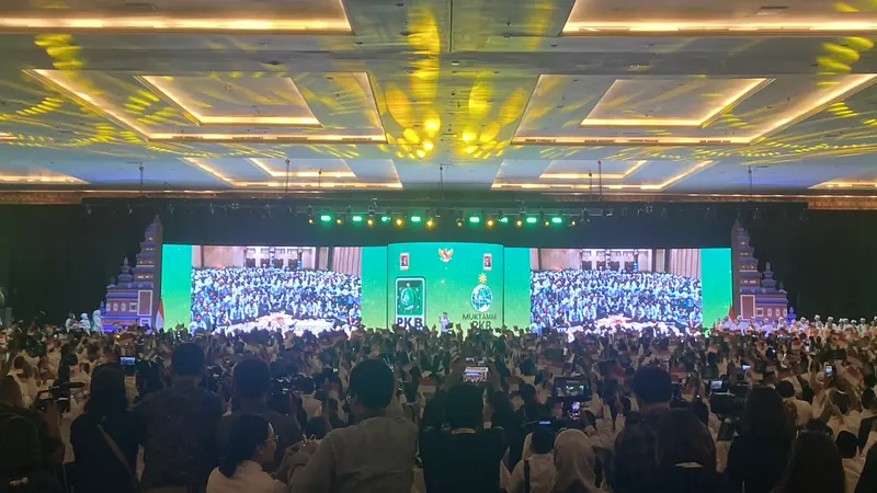 Ketua Umum Partai Kebangkitan Bangsa (PKB) Muhaimin Iskandar alias Cak Imin membuka acara Muktamar ke-VI PKB di Nusa Dua Convention Center, Bali, Sabtu, (24/8/2024). (Liputan6.com/Muhammad Radityo Priyasmoro)