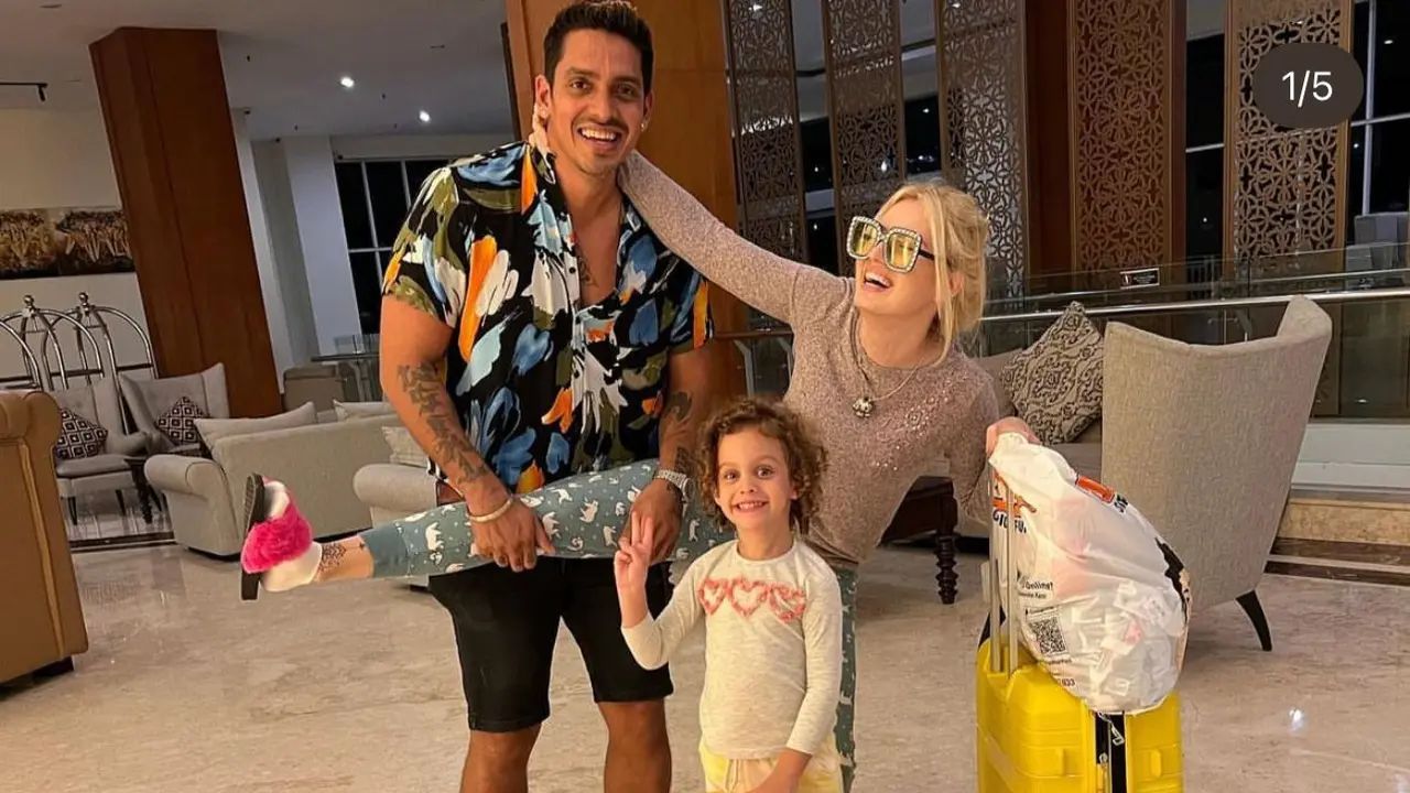 Robby Shine dan Nastasya Shine merilis single Oh Mami Papa.