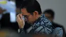Tubagus Chaeri Wardana alias Wawan tak kuasa menahan air matanya saat membacakan nota pembelaan (Pledoi) dalam kasus dugaan suap pengurusan sengketa Pilkada Lebak, Banten di Pengadilan Tipikor Jakarta, Senin (9/6/2014) (Liputan6.com/Miftahul Hayat)