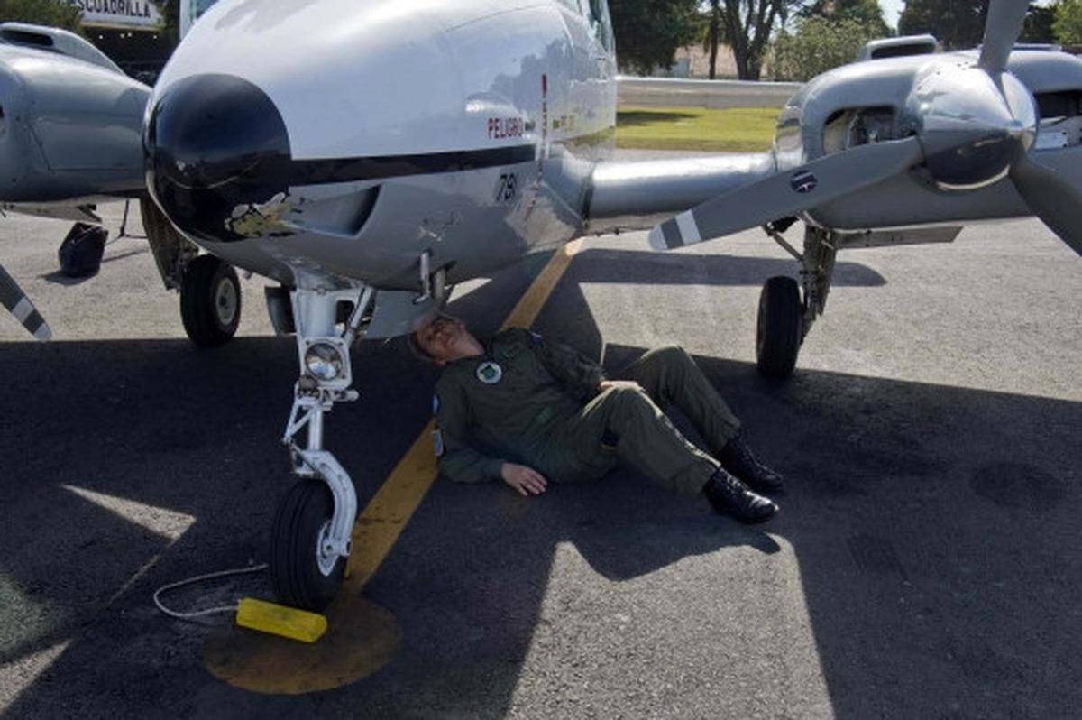 Cantiknya Maria Eugenia, pilot wanita pertama militer Uruguay