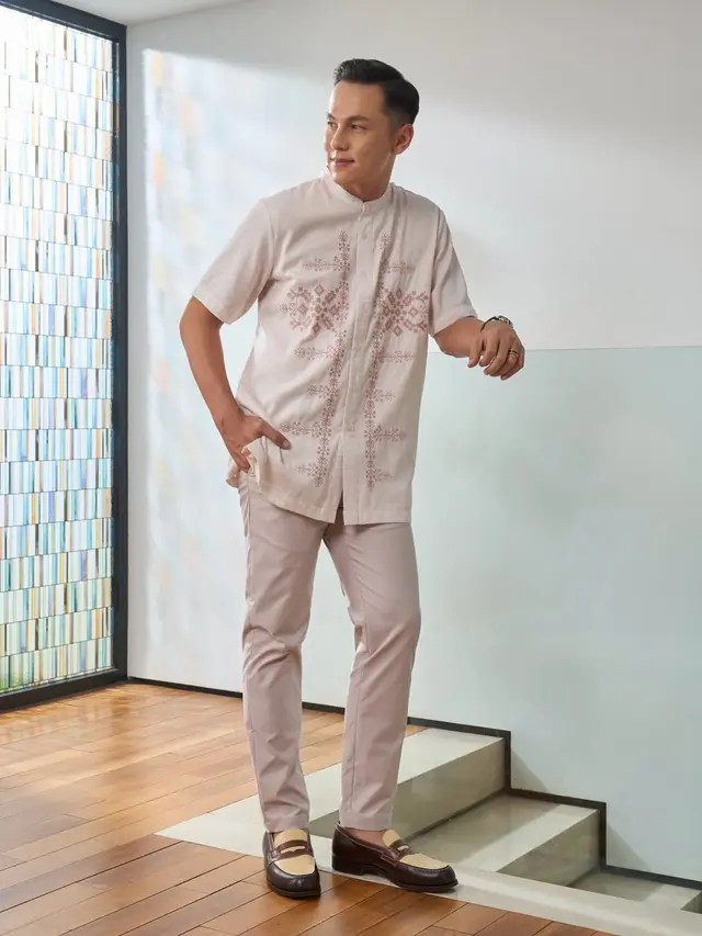 Model Baju Lebaran Keluarga Ussy Pratama dan Andhika Pratama