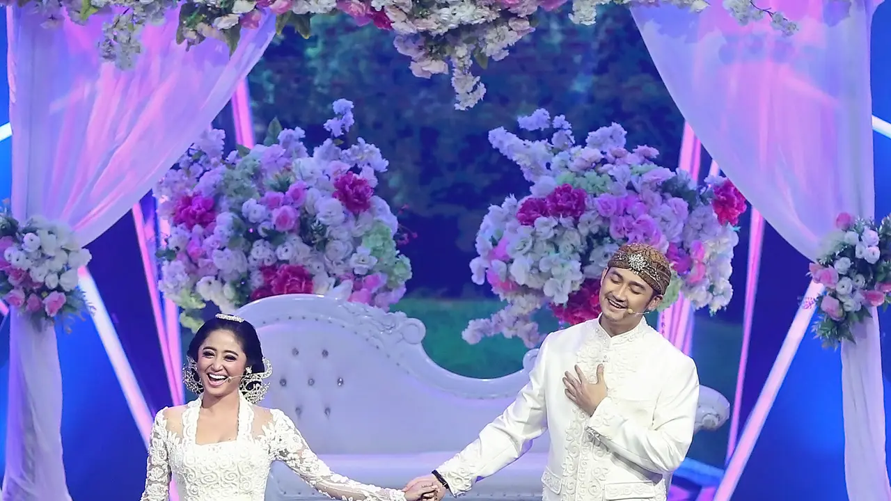 [Bintang] Dewi Perssik dan Angga Wijaya
