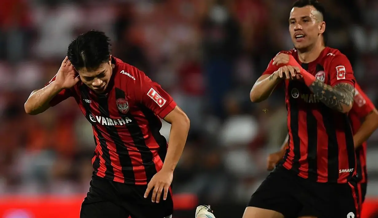Ekanit Panya didatangkan Urawa Reds Diamond dari klub Liga Thailand, Muangthong United dengan status pinjaman hingga akhir musim 2023. Bukan tak mungkin, jika tampil sesuai harapan, ia akan mendapatkan perpanjangan kontrak atau bahkan dipermanenkan. (mtutd.com)