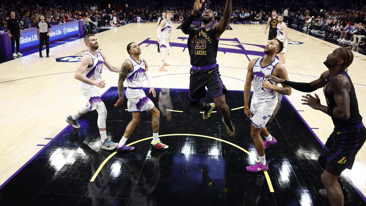 Hasil NBA: LeBron James Debut dan Pecahkan Rekor, Lakers Sikat Jazz
