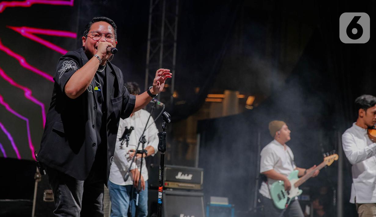 Band dengan formasi enam personel ini mengusung musik dangdut berbahasa Jawa. (Liputan6.com/Faizal Fanani)