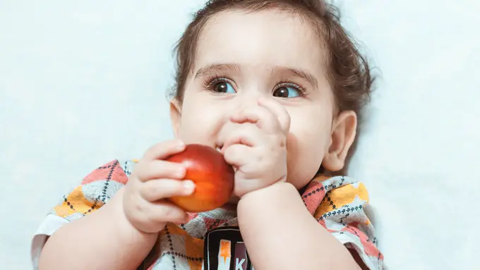 Bayi makan