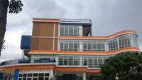 Penampakan gedung baru perpustakaan Kabupaten Blora di Jalan Rajawali Barat. (Liputan6.com/ Ahmad Adirin)
