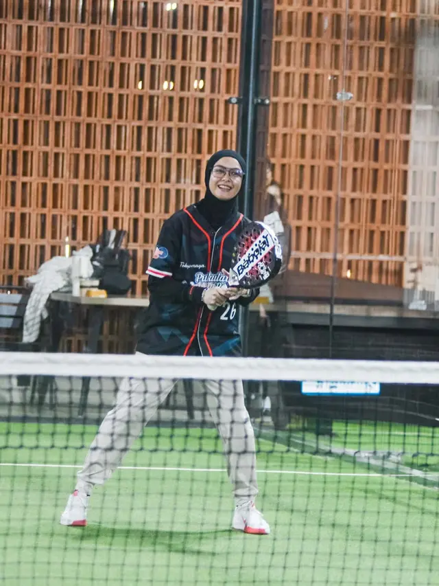 Inspirasi Hijaber Modern 40 Tahun Revalina S Temat (Foto: Instagram @vatemat)