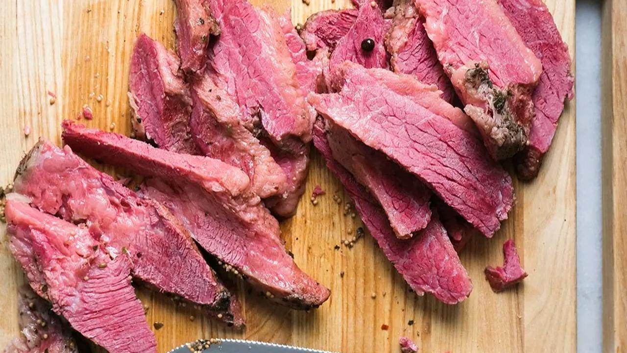 Olahan beragam daging dan seafood juga tidak mengandung karbohidrat.  Terbukti membantu massa otot selama diet dan sangat rendah karbohidrat.