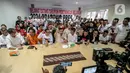 Sebelum Prabowo, hadir terlebih dahulu Wakil Ketua Dewan Pembina Partai Gerindra, Hashim Djojohadikusumo, dan Mochamad Iriawan alias Iwan Bule, dan Eks Bupati Purwakarta Dedi Mulyadi. (Liputan6.com/Faizal Fanani)