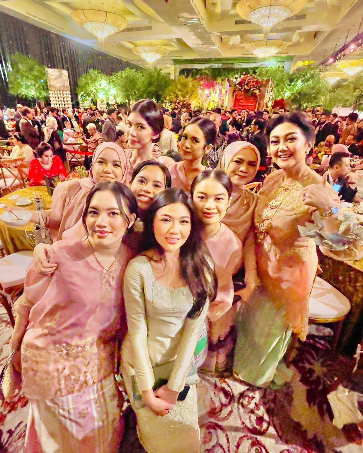 Potret Bella Saphira Hadir di Resepsi Pernikahan Rasyid Rajasa dan Tamara Kalla, Tampak Awet Muda