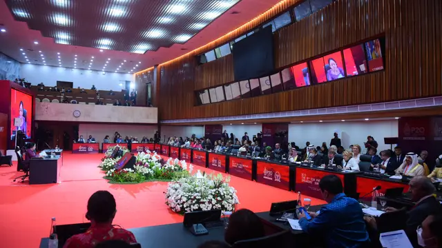 Ketua DPR RI Puan Maharani menegaskan isu kesetaraan gender dalam salah satu sesi diskusi di 8th G20 Parliamentary Speakers’ Summit (P20) yang diselenggarakan di Gedung DPR pada Jumat (7/10/2022). (Dok: DPR RI-P20)