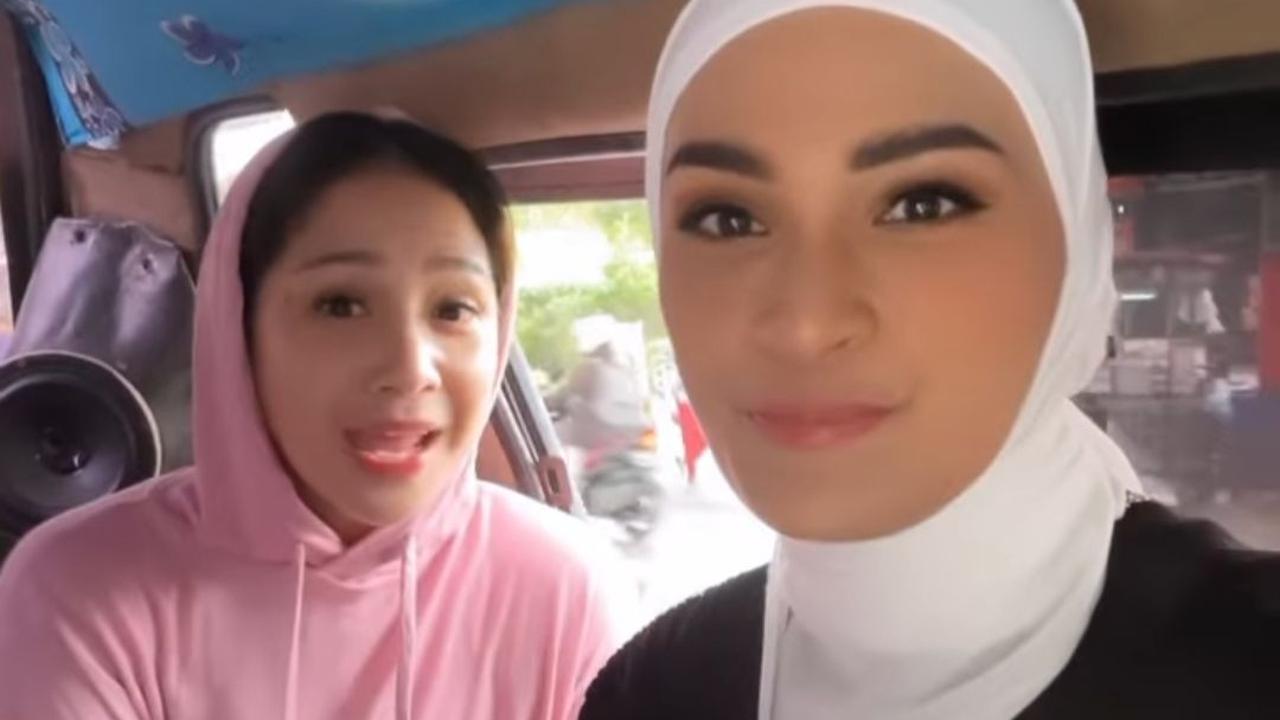 Penampilan Nagita saat naik angkot bikin salfok. Potretnya dipuji cantik.<br>