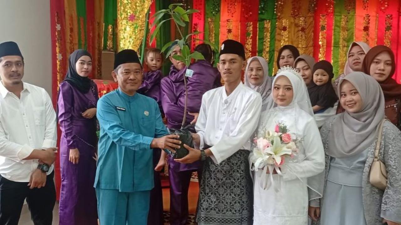 KUA Bintan Timur Ajak Pengantin Baru Tanam Pohon, Wujudkan Pernikahan Lestari dan Peduli Lingkungan