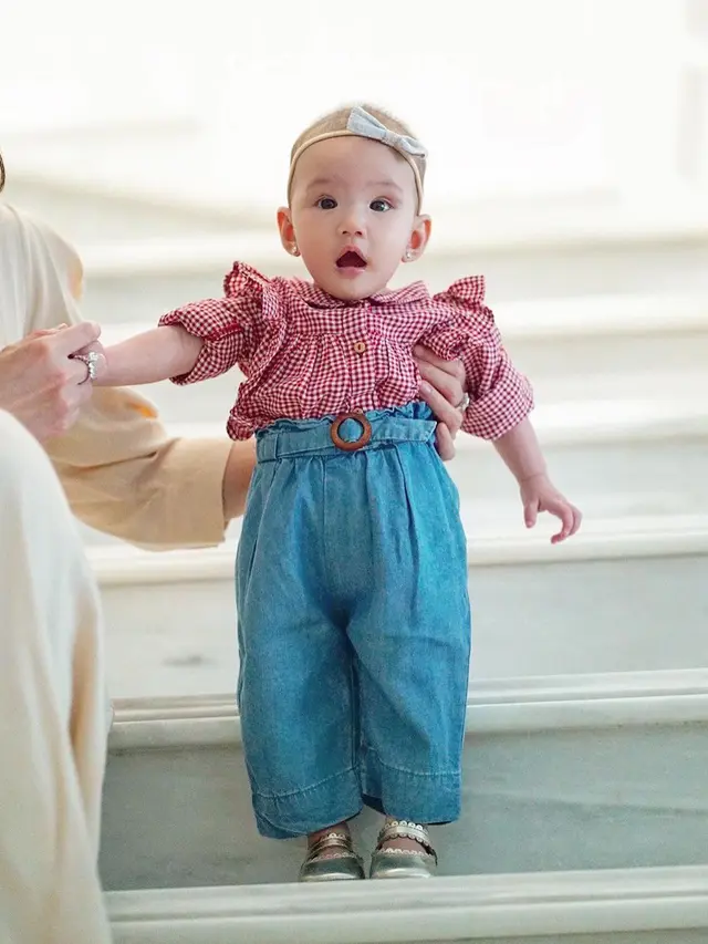 6 Gaya OOTD Claire Herbowo Anak Shandy Aulia, Menggemaskan