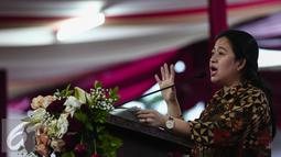 Menteri Koordinator Pembangunan Manusia dan Kebudayaan (PMK) Puan Maharani, memberikan sambutan dalam acara buka puasa bersama karyawan di PT Tempo Scan Pacific Cikarang, Jawa Barat, Kamis (23/6). (Liputan6.com/Faizal Fanani)