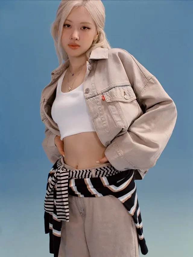 Dua Karakter, Dua Cara Memadukan Gaya Preppy Modern