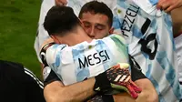 Menurut Lionel Messi, Timnas Argentina layak ke final Copa America 2021 karena tampil gemilang pada adu penalti berkat Emiliano Martinez. (AFP/Evaristo Sa)