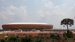 Pemandangan Stadion Olembe yang terletak di Yaounde, pada 7 Januari 2022. Stadion yang berkapasitas 60.000 penonton tersebut rencananya akan digunakan untuk venue pembukaan Piala Africa 2021. (AFP/Kenzo Tribouillard).