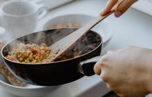 Ciri Teflon di Dapur yang Sudah Tidak Layak Pakai, Perlu Segera Diganti