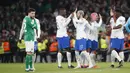 Pemain Timnas Prancis merayakan kemenangan 1-0 atas Timnas irlandia pada laga laga Grup B Kualifikasi Euro 2024 di Stadion Aviva, Dublin, Irlandia, Selasa (28/03/2023) WIB. (AP Photo/Petter Morisson)