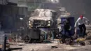 Warga Palestina bentrok dengan pasukan Israel di Kota Nablus, Tepi Barat, 22 Februari 2023. Sebanyak 10 warga Palestina tewas dan puluhan lainnya luka-luka dalam serangan tentara Israel di Kota Nablus. (AP Photo/Majdi Mohammed)