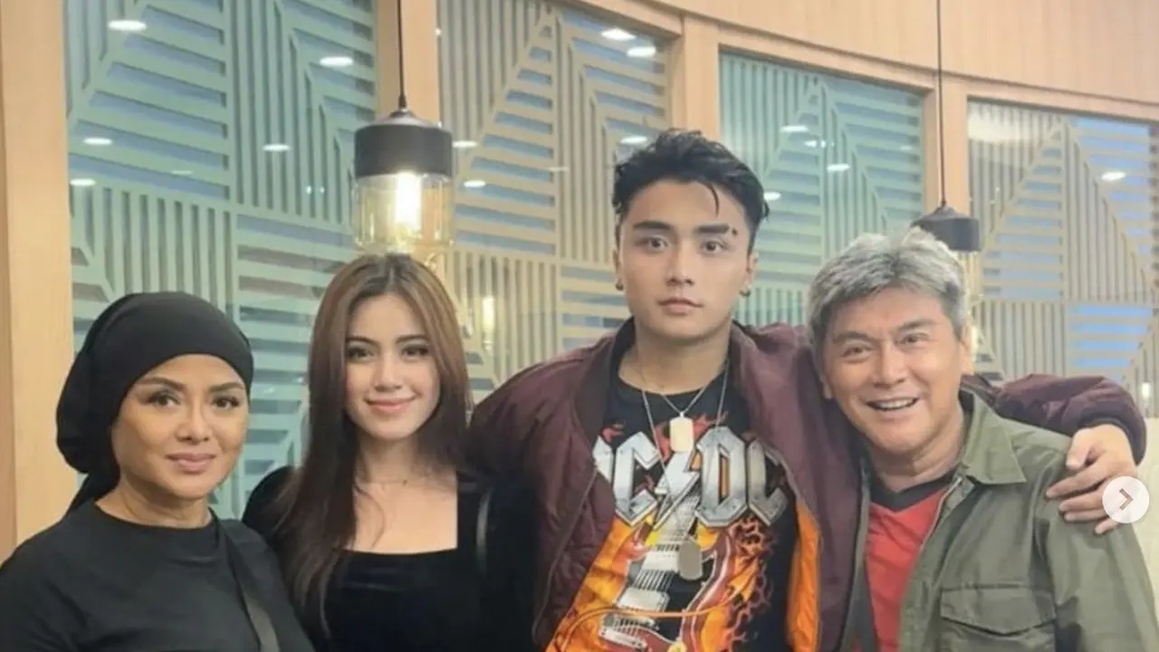 Potret Betharia Sonata dan keluarga (Sumber: Instagram/official.bethariasonata)